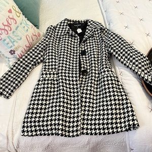 Women’s houndstooth coat
